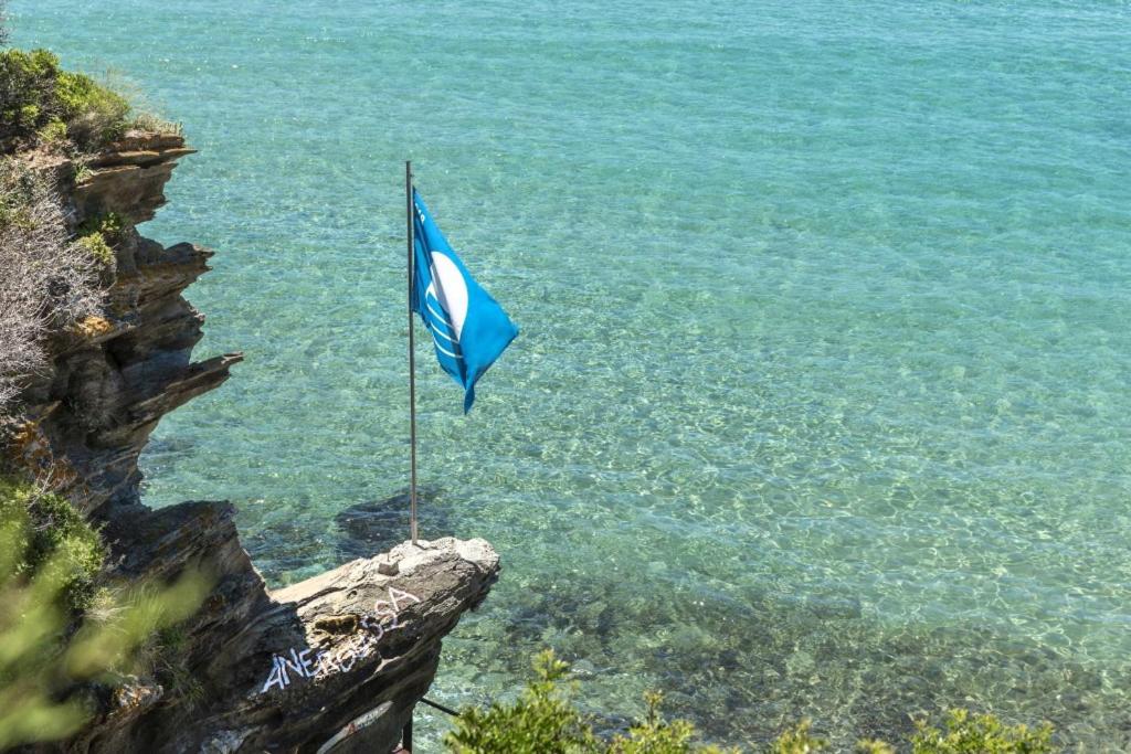 Aneroussa Beach Hotel Bací Kültér fotó