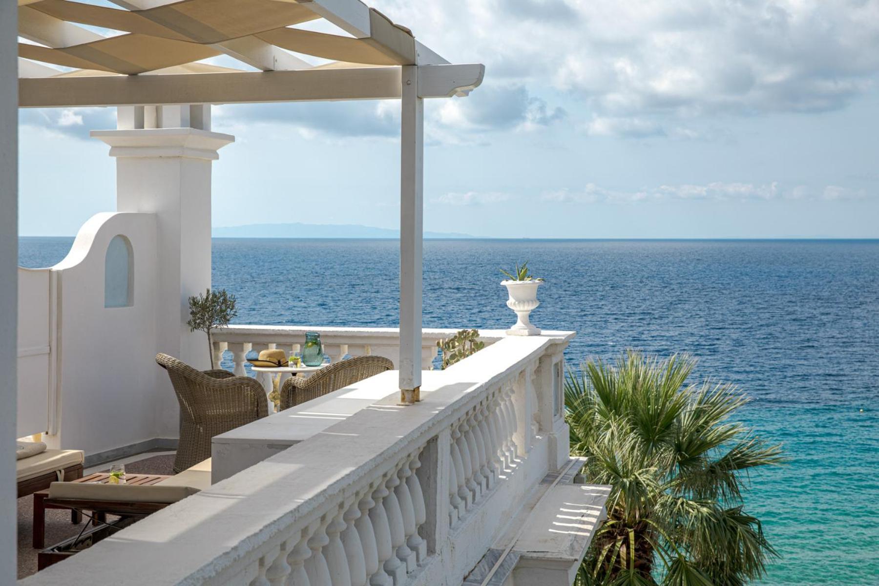 Aneroussa Beach Hotel Bací Kültér fotó