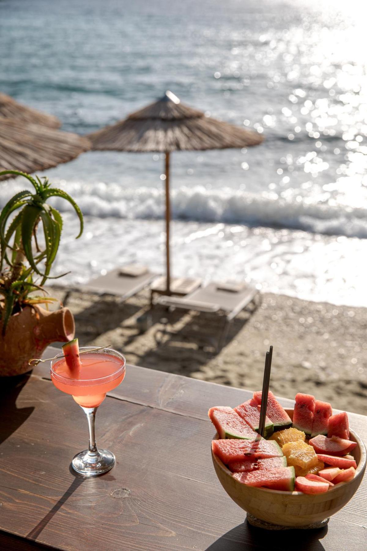 Aneroussa Beach Hotel Bací Kültér fotó