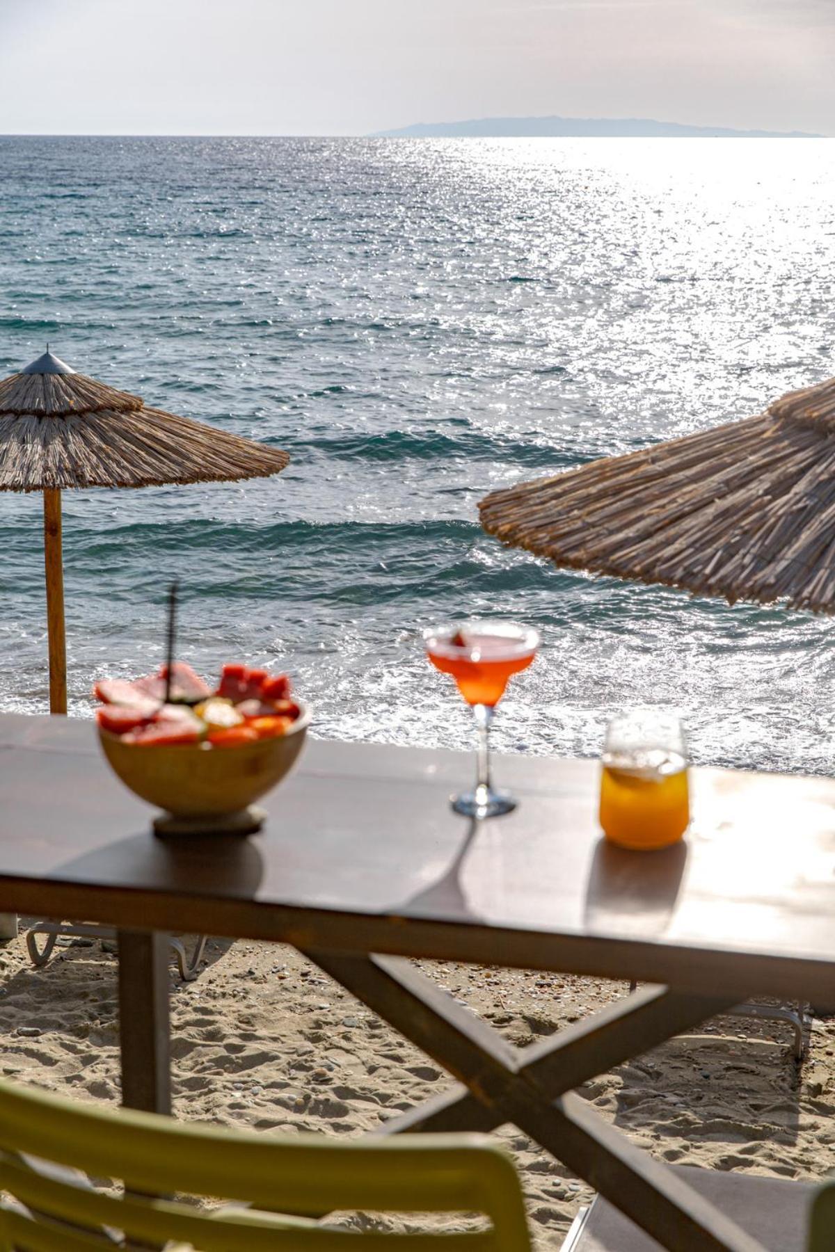 Aneroussa Beach Hotel Bací Kültér fotó