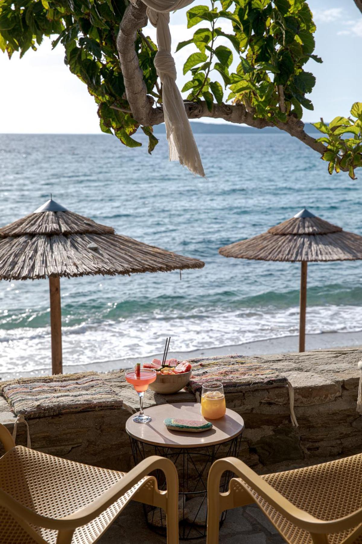 Aneroussa Beach Hotel Bací Kültér fotó