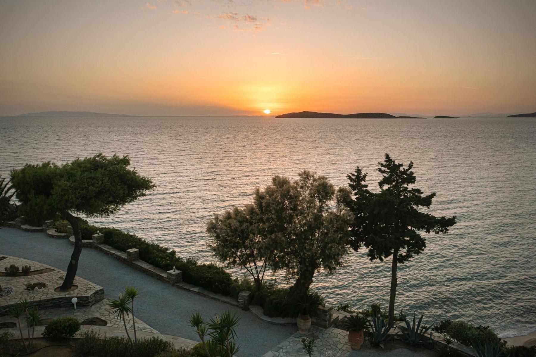 Aneroussa Beach Hotel Bací Kültér fotó