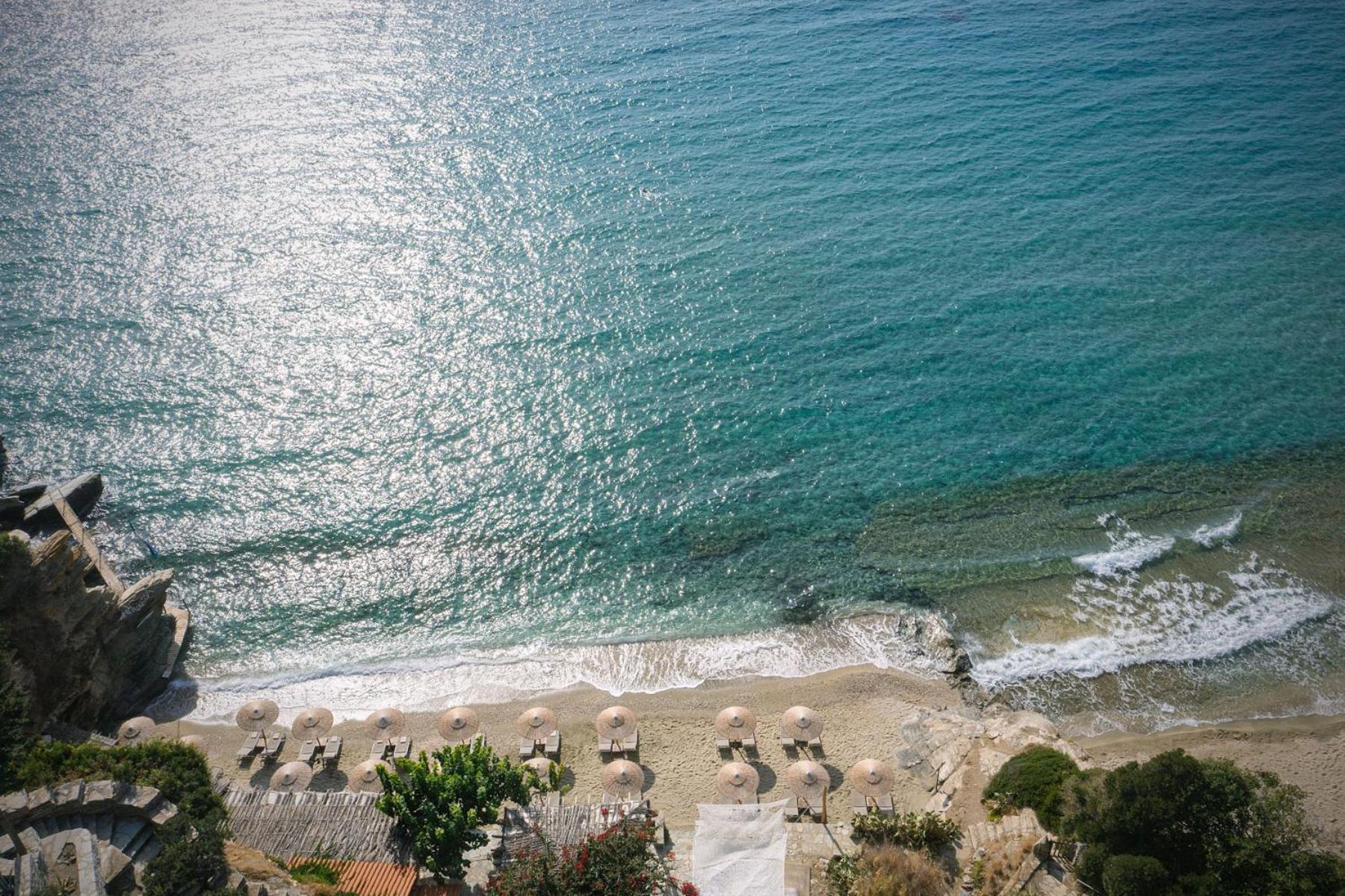Aneroussa Beach Hotel Bací Kültér fotó