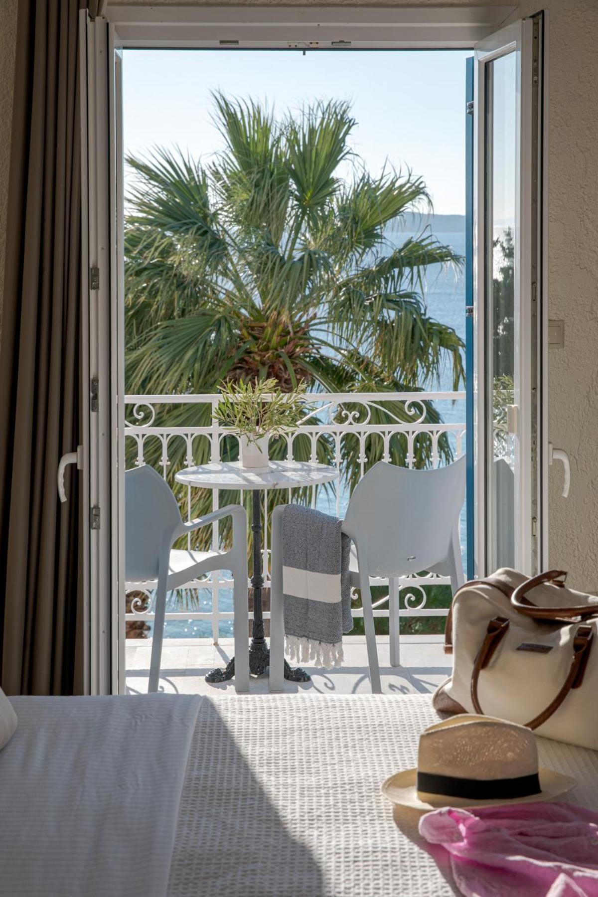 Aneroussa Beach Hotel Bací Kültér fotó